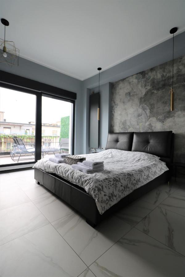 Deluxe Skyline Retreat Studio - Old Town Bucharest Exterior photo